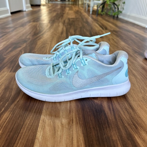 Nike Free Running Shoes - Picture 1 of 5